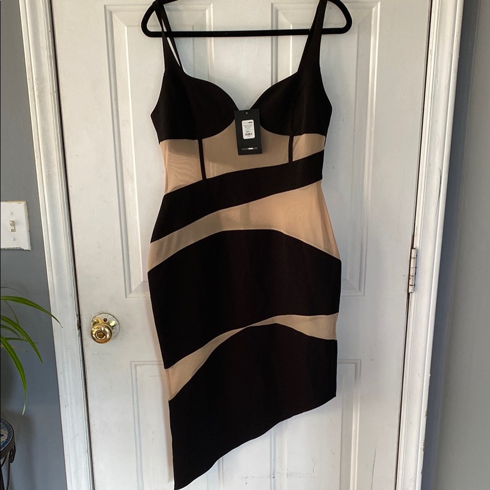 Elegant Black and Tan Women's Dress - Picture 3 of 8